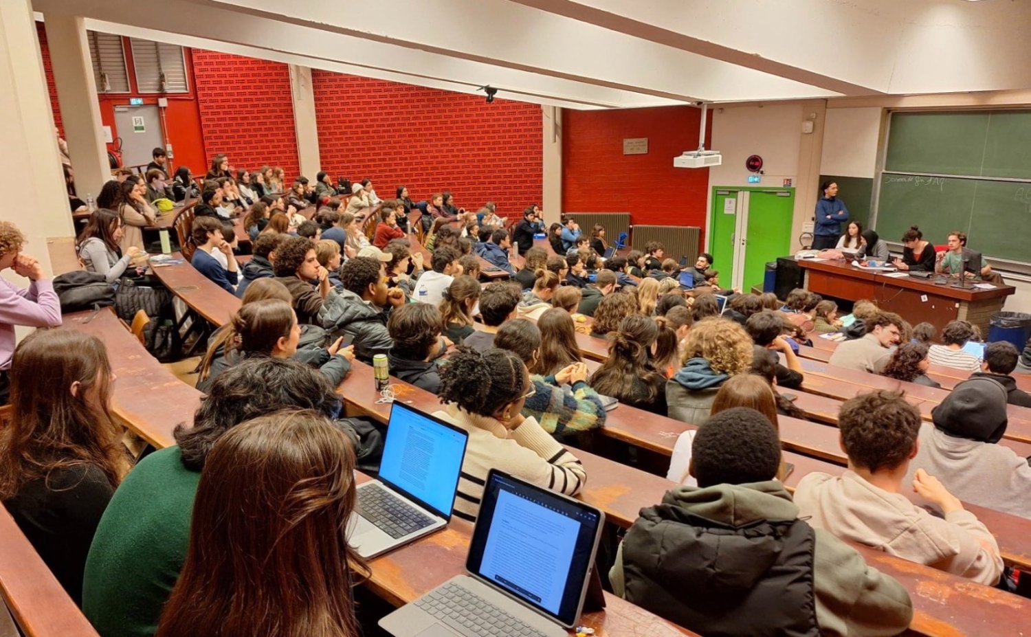 « On demande le retrait total de la réforme », 300 étudiants en AG à Tolbiac contre le tri social