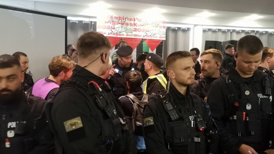 Berlin : l'Etat mobilise 2500 policiers pour interdire et réprimer un Congrès pour la Palestine