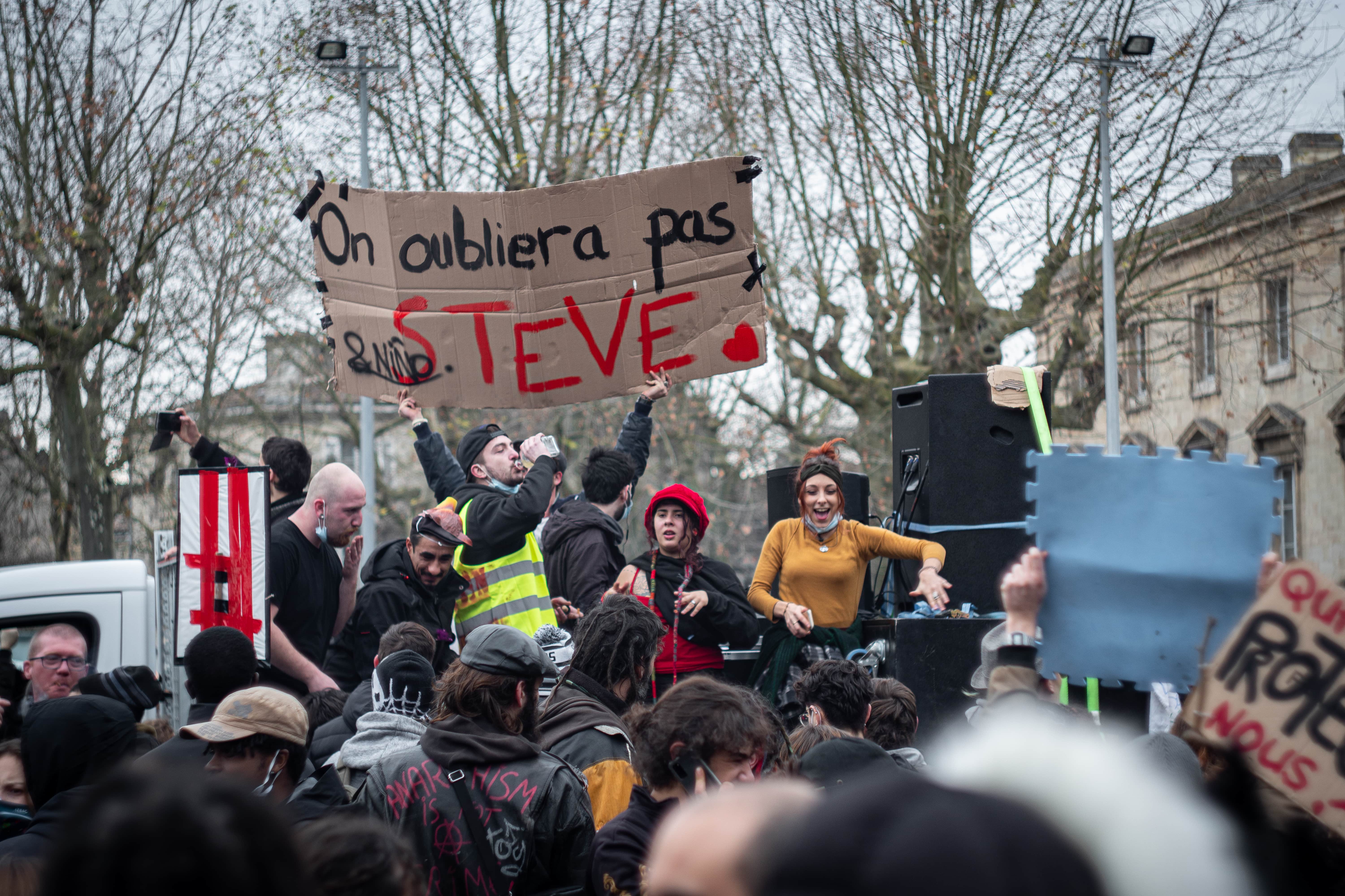 Bordeaux. Plus de 4000 personnes contre la LSG et une jeunesse remarquée