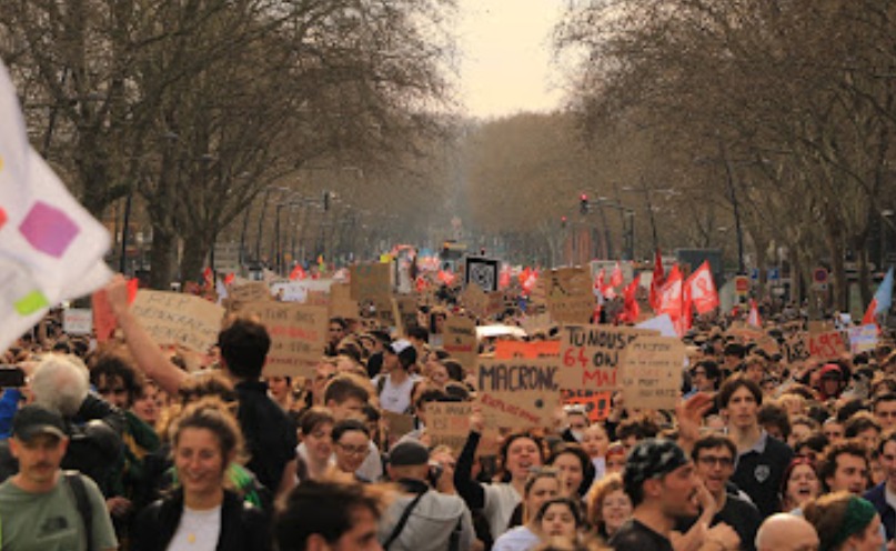 Manifs spontanées, AGs à 1000, blocus : il faut coordonner et organiser la colère de la jeunesse