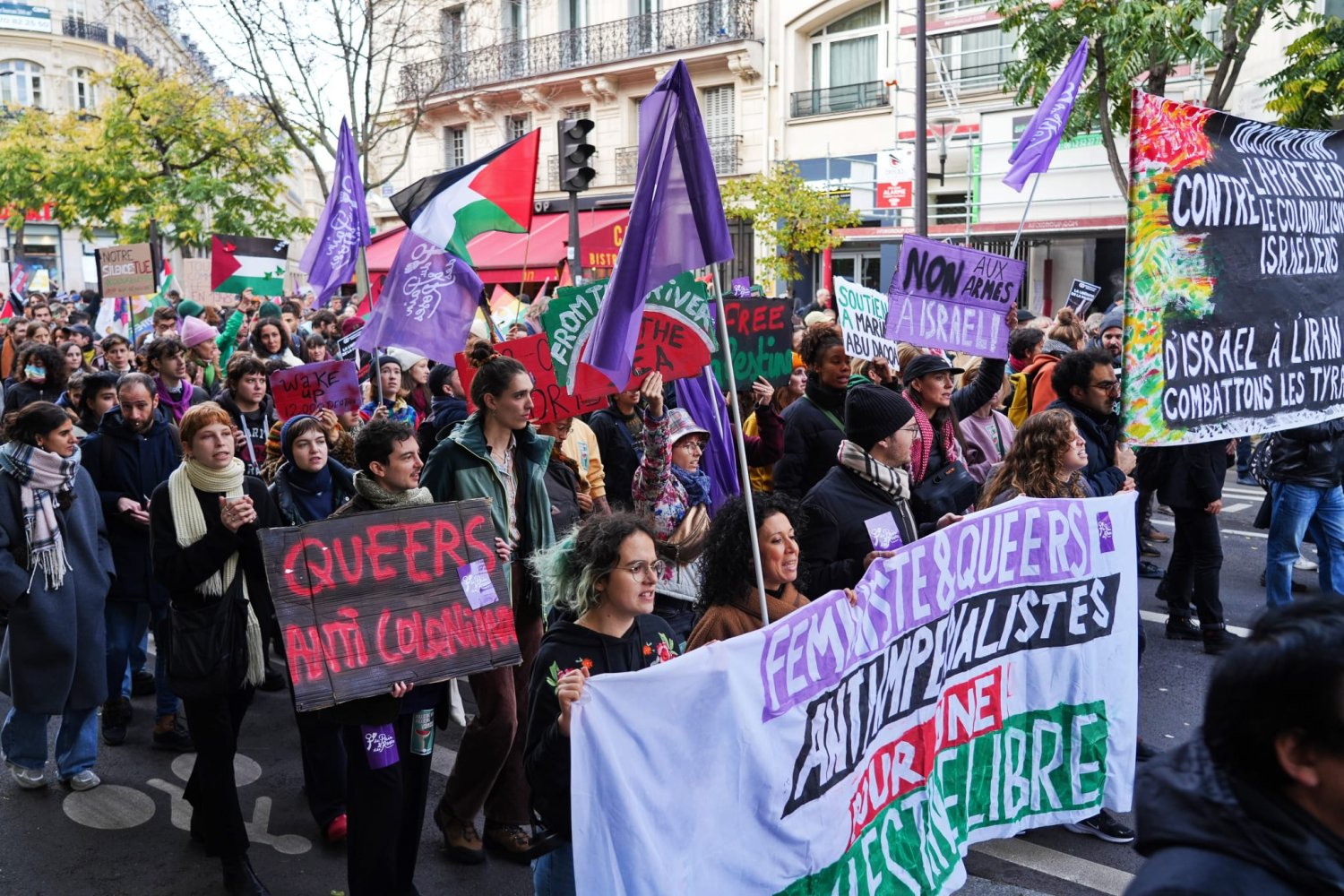 Paris. Des centaines de personnes dans le cortège féministe et LGBTQI pour la Palestine