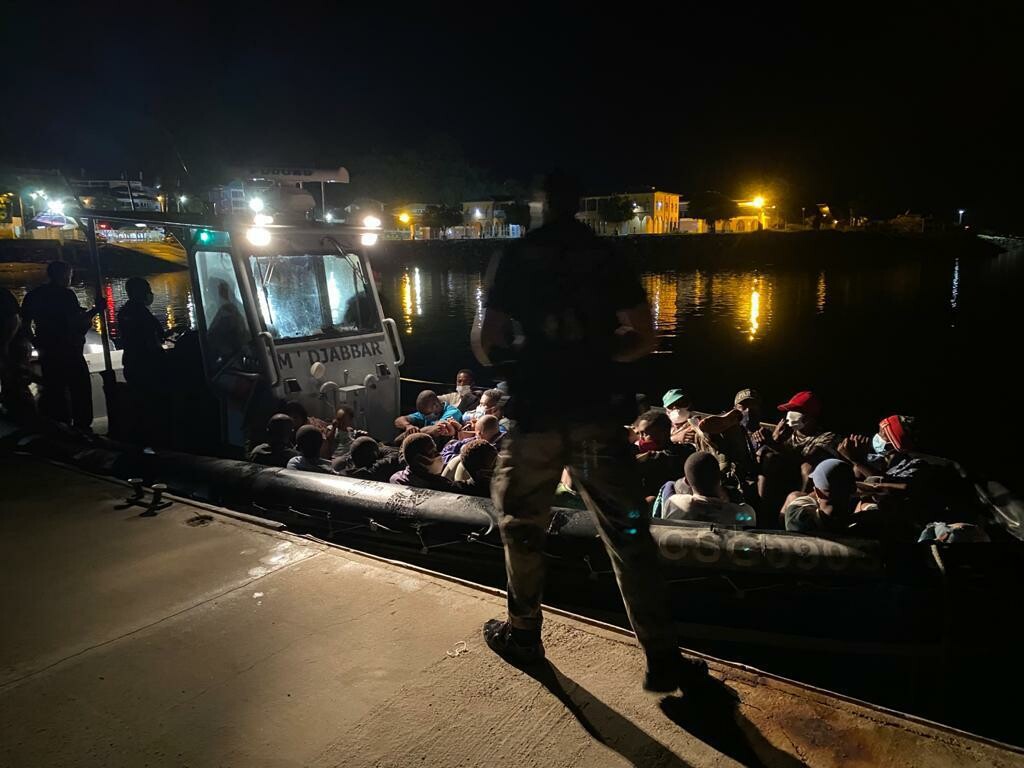 Répression xénophobe à Mayotte : les contours du « rideau de fer maritime » de Darmanin se précisent
