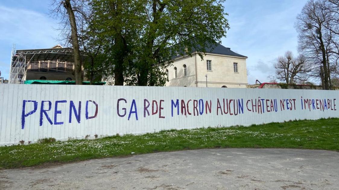 « Prends garde Macron, aucun château n'est imprenable »