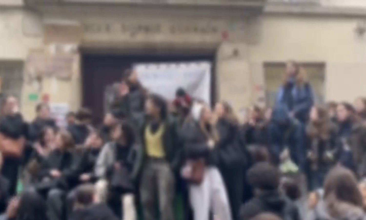 Paris, Angers, Nantes : les lycéens se mobilisent contre la loi immigration 