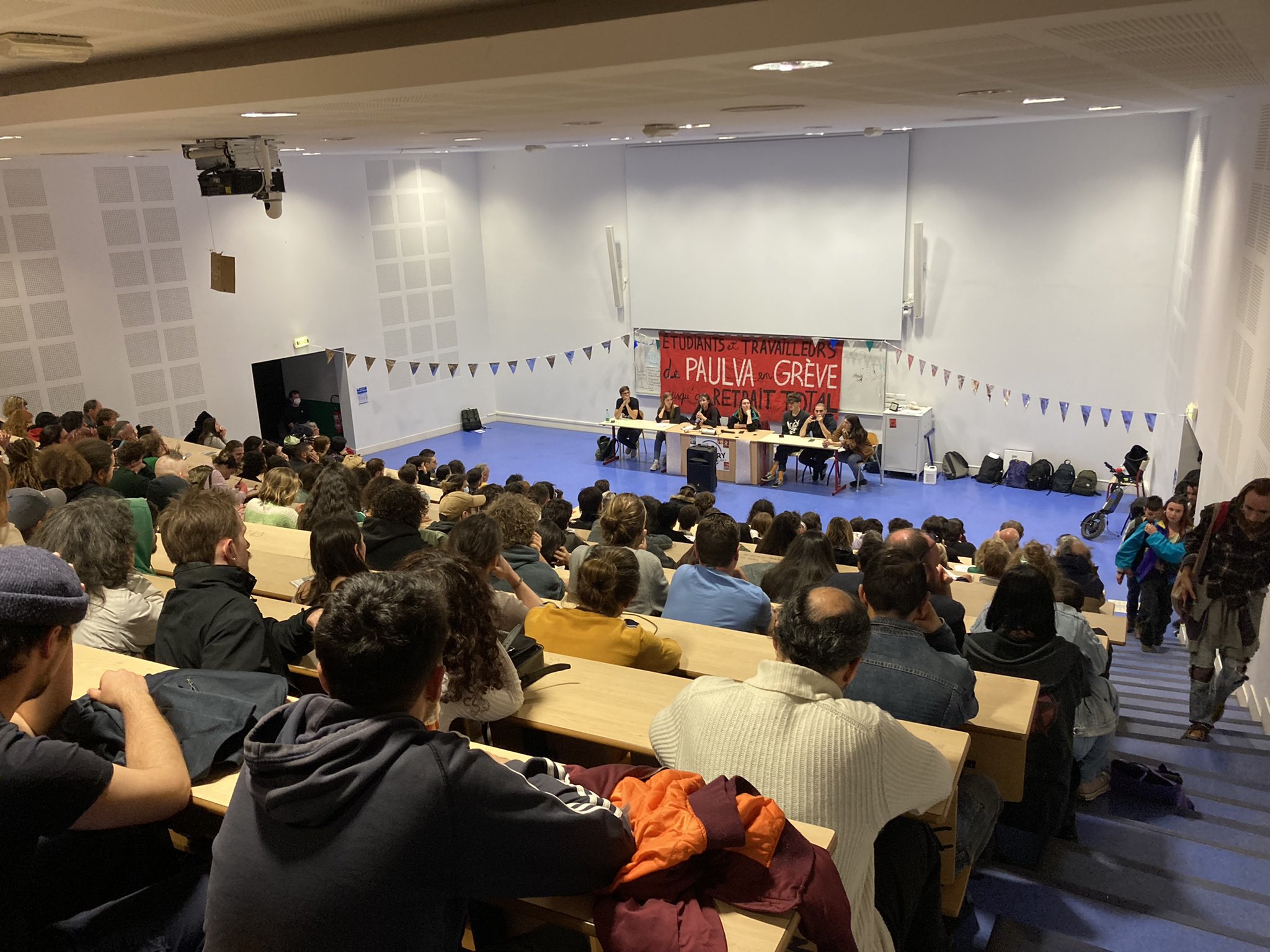 Montpellier. 300 personnes réunies pour un meeting-concert de grévistes à l'université Paul Valéry 