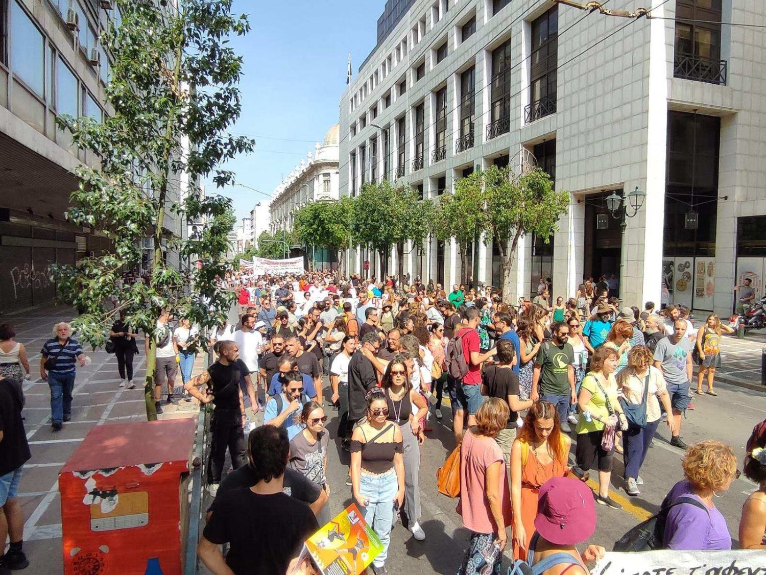 Journée de grève générale en Grèce : « Mitsotákis cherche à criminaliser l'organisation des grèves »