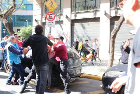 Argentine. Arrestations, aides sociales coupées : Milei lance une offensive contre le droit de manifester