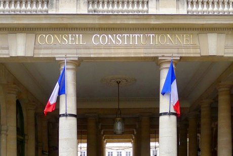 Loi immigration : pourquoi Macron saisit-il le Conseil constitutionnel et que faut-il en attendre ?