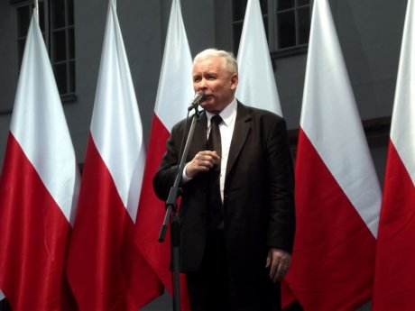 Pologne, Slovaquie… : le front occidental pro-Ukraine challengé par la droite « illibérale »