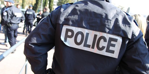 A Saint-Quentin, la police tabasse, casse le bras et harcèle un homme pendant 2 ans
