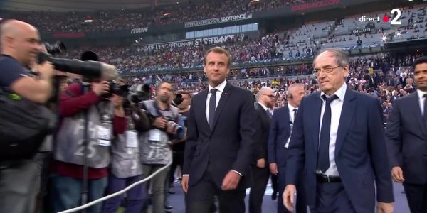  Quelques heures après son investiture, Macron hué au Stade de France samedi