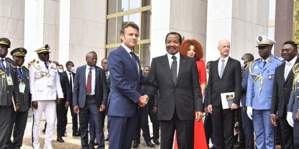 Au Cameroun, des « militants » payés par le pouvoir pour faire un triomphe à Macron