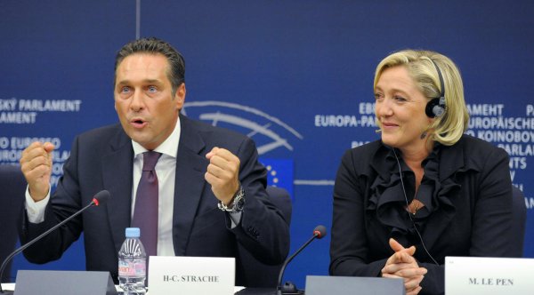  « Grand remplacement » : en Autriche, le FPÖ, parti allié de Marine Le Pen, renoue avec la rhétorique fascisante