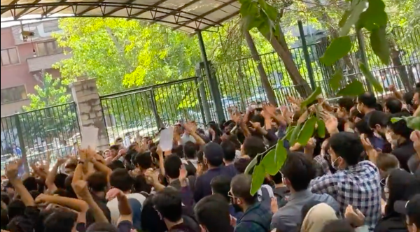 Révolte en Iran : la jeunesse en première ligne