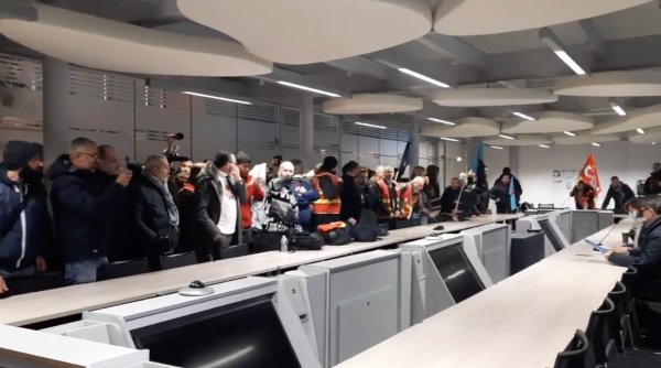 RATP : les grévistes de la maintenance envahissent les bureaux pour l'arrivée de Castex