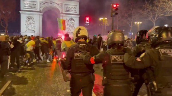 Victoire du Sénégal à la CAN : la police gaze et réprime les manifestations de joie à Paris