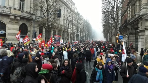 Lille : une manifestation impressionnante et une répression brutale