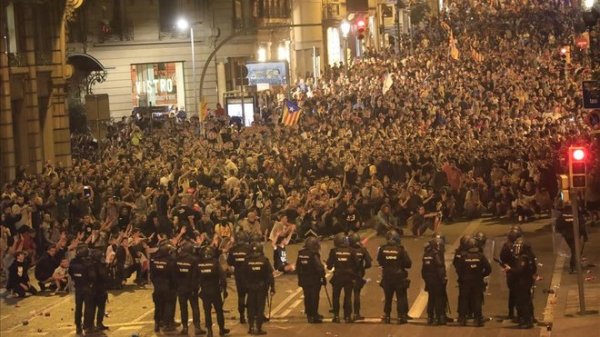 Catalogne : prison ferme pour les indépendantistes, les mobilisations s'enchainent 