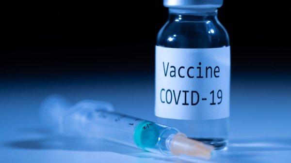 Covid-19. Le gouvernement mise tout sur le vaccin : une stratégie risquée et aventurière