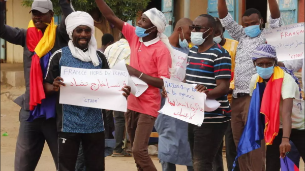 Tchad : Macron et son ambassadeur au secours de la junte militaire contre le mouvement populaire