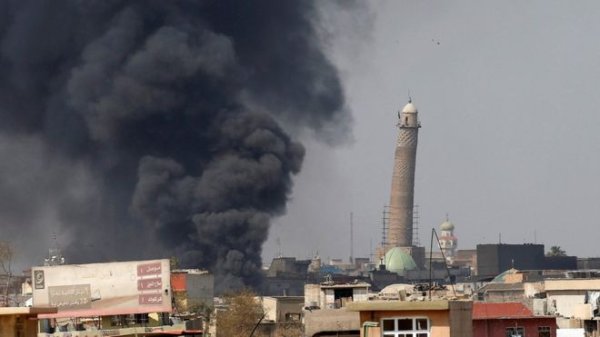 A Mossoul, l'Etat Islamique réduit à néant la grande mosquée du XII° 