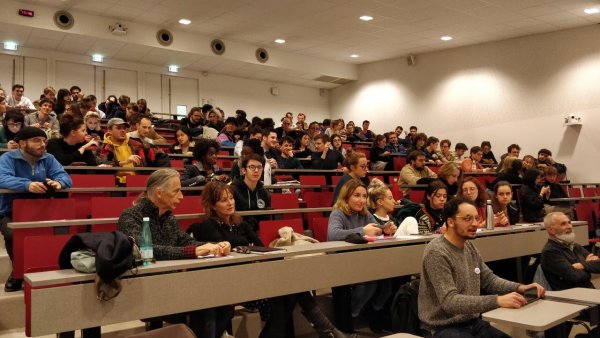 Bordeaux. A Sciences Po, 150 personnes pour assister à la présentation de la liste Poutou