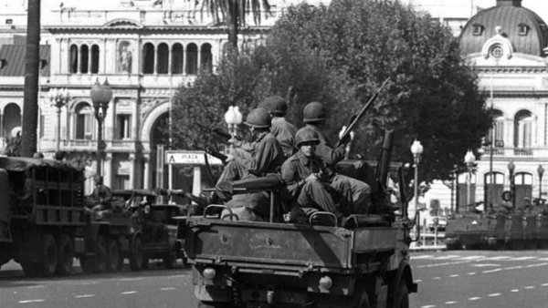 Confinement en Argentine. 44 ans après la dictature, vers un retour des forces armées dans les rues ?