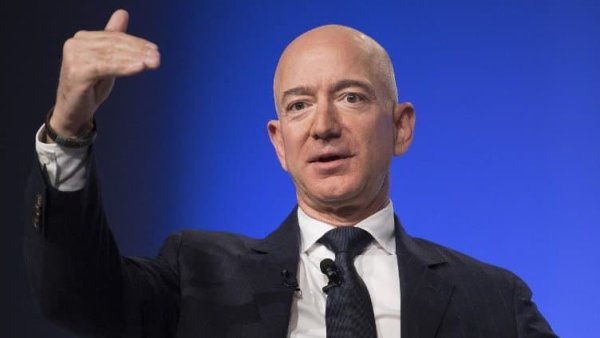 La fortune de Jeff Bezos dépasse les 200 milliards de dollars, une première historique 