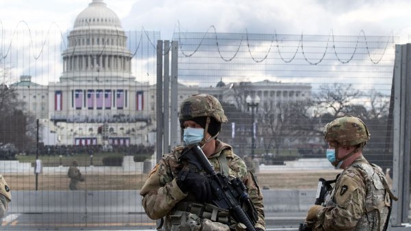 Polarisation aux Etats-Unis : Biden investi dans une capitale militarisée