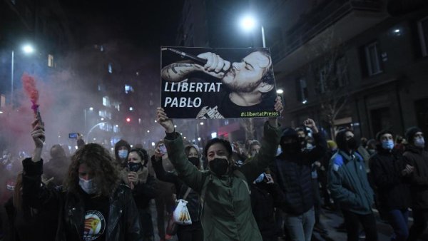 Catalogne. Des milliers de personnes prennent la rue pour exiger la libération de Pablo Hasél