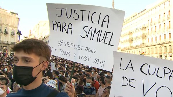 Espagne. Des milliers de manifestants contre l'homophobie après le meurtre filmé de Samuel