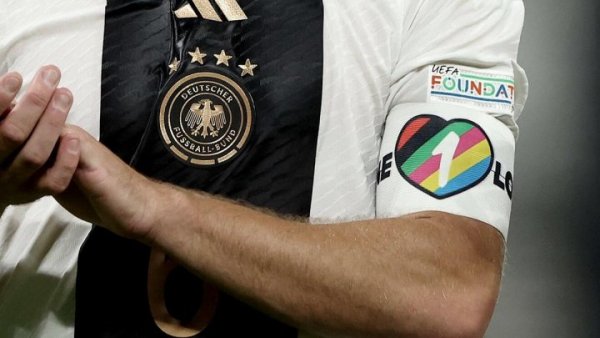 Brassard LGBT. Toutes les équipes se couchent face à la FIFA pour ne pas vexer le Qatar