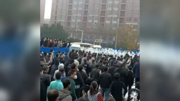 Chine. Face à la révolte ouvrière, Foxconn offre une prime pour tenter de calmer la colère