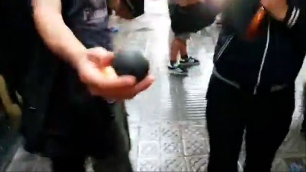 La police nationale tire des balles en caoutchouc interdites en Catalogne