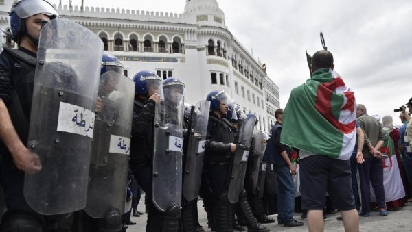 Des dizaines de manifestants arrêtés à Alger