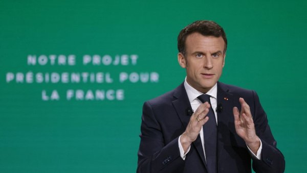 RSA conditionné, retraite à 65 ans, course à l'armement : Macron dévoile son programme de guerre sociale