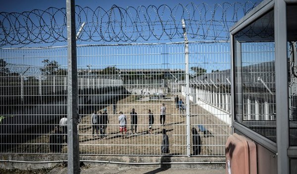 Un mort au centre de rétention de Bordeaux : la colère des détenus en grève de la faim !