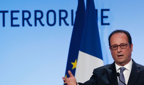 François Hollande entre en campagne. Sarkozy en ligne de mire