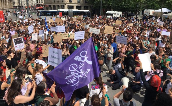 Avortement : 1000 personnes à Paris en solidarité avec les Etats-Unis et pour un féminisme internationaliste