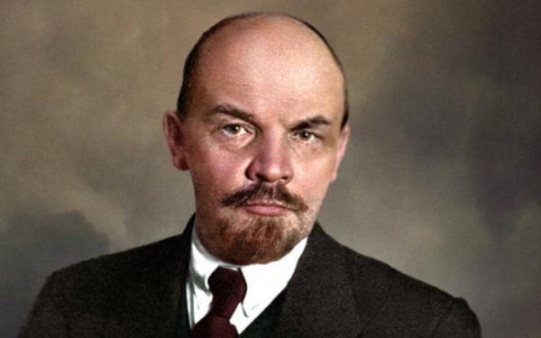 Maïakovski : « Hier, à six heures cinquante minutes est mort le camarade Lénine »
