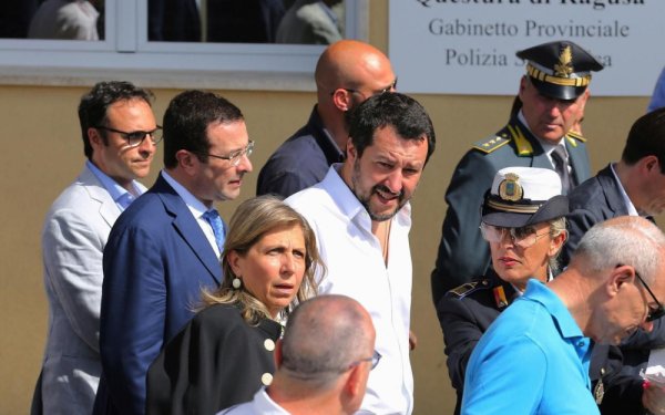 Italie : Le ministre de l'Intérieur, Matteo Salvini appelle les migrants à "faire les valises"