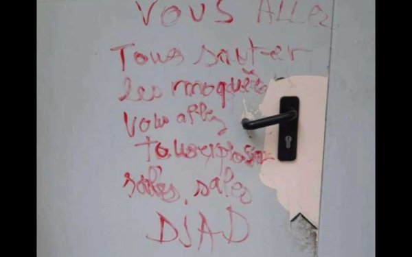Islamophobie : l'extrême droite tague des menaces de morts sur la mosquée de Beaucaire