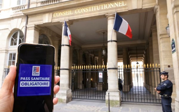 Le Conseil constitutionnel valide le pass sanitaire : contre Macron, il faut se battre dans la rue !