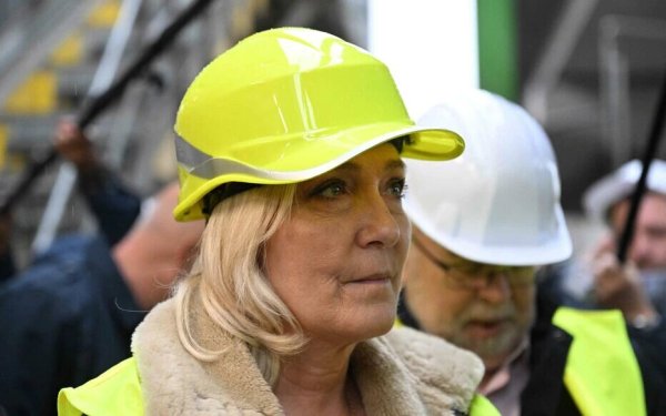 À Gennevilliers, Marine Le Pen surfe sur l'inflation et cherche à séduire le patronat