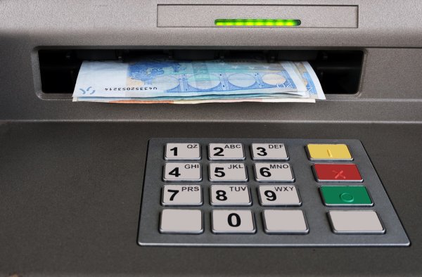 Grève "reconductible bloquante" à la banque de France : vers une pénurie de billets aux distributeurs ?