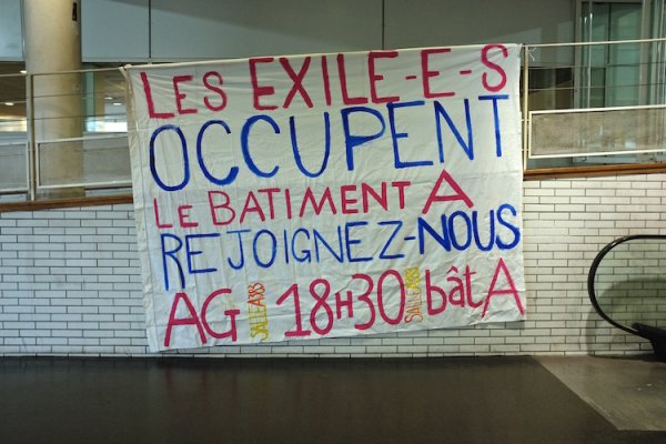 Occupation des exilé-e-s : à Paris VIII, la direction menace, la solidarité tient