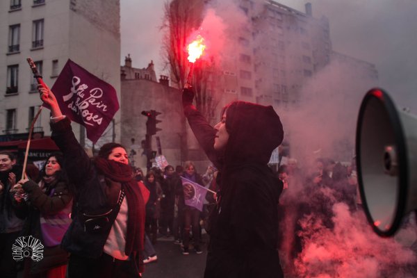 Rejoignez le cortège Du Pain et des Roses et Le Poing Levé à la Pride radicale à Paris !
