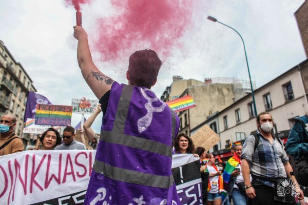 « Pinkwashing hors de nos prides ». Plus de 30 000 manifestants à la Pride 2021 à Paris
