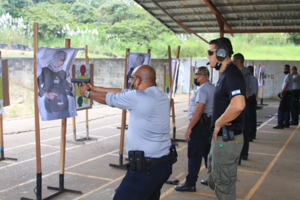 Panama. Des instructeurs israëliens entraînent la police à tirer sur des photos d'Arabes