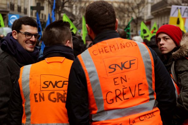 Grève des agent en gare à la SNCF : "Le 1er décembre on veut zéro cheminot derrière les guichets !"